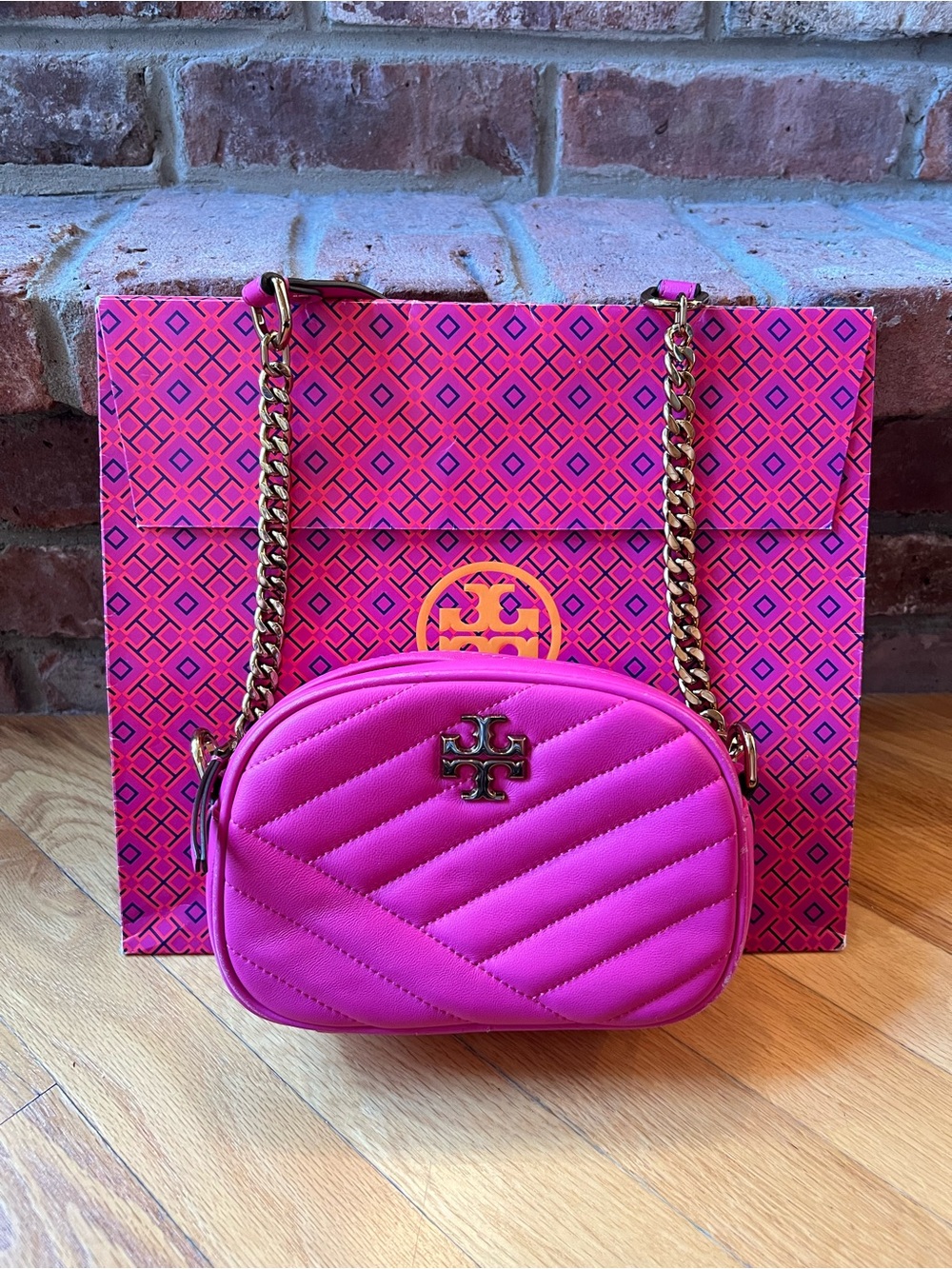 Tory Burch Crazy Pink Kira Chevron Small Leather Camera Bag - Picture 3 of 14